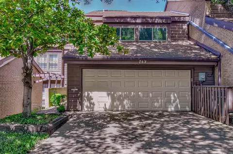 743 Oakwood Trl, Fort Worth, TX 76112