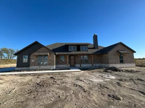 152 Steppes Ct, Decatur, TX 76234