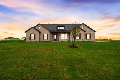 12112 Crystal Dr, Krum, TX 76249