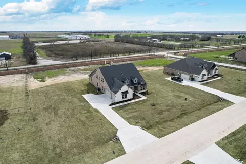 12109 Crystal Dr, Krum, TX 76249