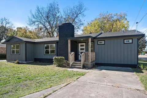 845 Hilltop Cir, Desoto, TX 75115
