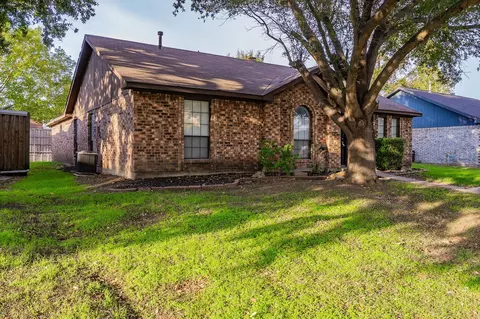 6607 Bluebonnet Dr, Rowlett, TX 75089