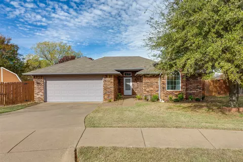 627 Johnathon Ct, Joshua, TX 76058