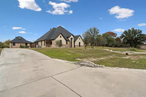 5700 Maple Valley Dr, Azle, TX 76020
