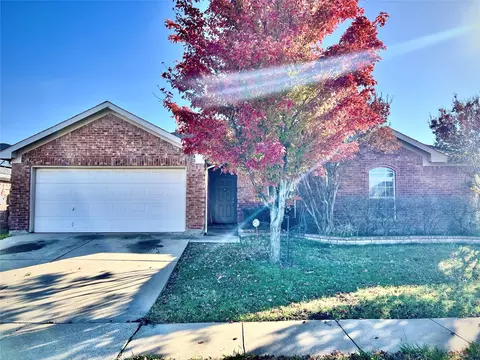 604 White Swan Dr, Arlington, TX 76002