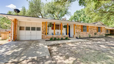 1203 Austin Dr, Ennis, TX 75119