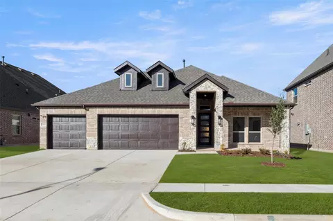 303 Tradd St, Glenn Heights, TX 75154