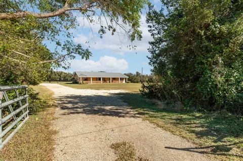 520 S Broadway St, Meridian, TX 76665