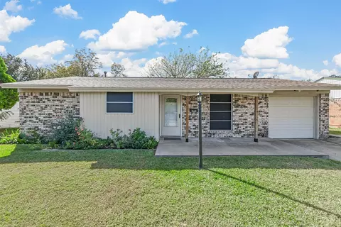 209 Wintercrest Rd, Burleson, TX 76028