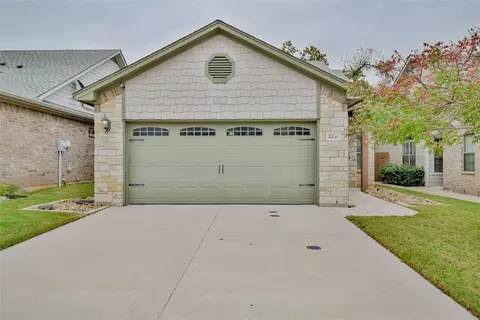2210 Cobblestone Ct, Granbury, TX 76049