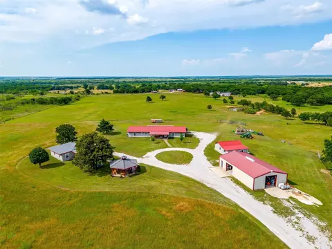 319 Quail Run Rd, Nocona, TX 76255