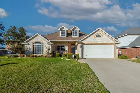 904 Kingsley Dr, Saginaw, TX 76179