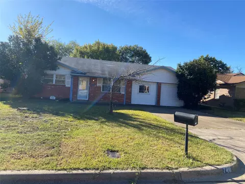 740 Brookfield Dr, Hurst, TX 76053