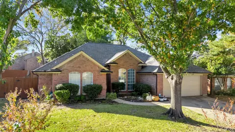 2117 S Winding Creek Dr, Grapevine, TX 76051
