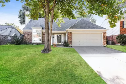 611 Ashcroft Dr, Grapevine, TX 76051