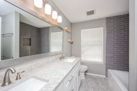 Bath - 611 Ashcroft Dr, Grapevine, TX 76051 photo 4 of 4