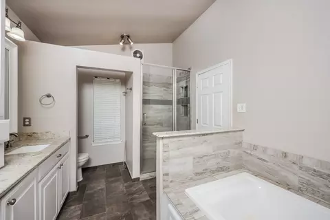 Bath - 611 Ashcroft Dr, Grapevine, TX 76051 photo 2 of 4