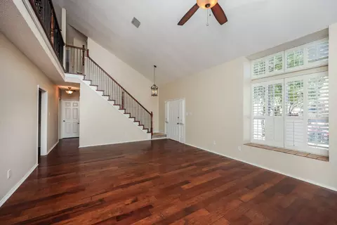 Living - 611 Ashcroft Dr, Grapevine, TX 76051 photo 2 of 4