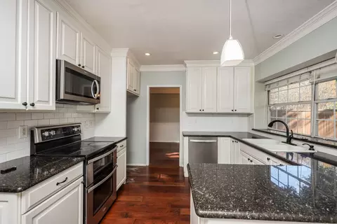 Kitchen - 611 Ashcroft Dr, Grapevine, TX 76051 photo 2 of 2