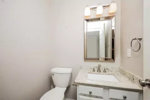 Bath - 611 Ashcroft Dr, Grapevine, TX 76051 photo 3 of 4