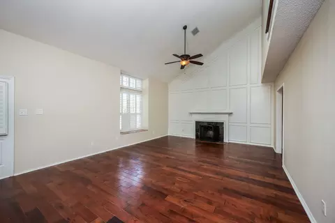 Living - 611 Ashcroft Dr, Grapevine, TX 76051 photo 4 of 4