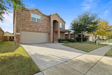 8820 Whirlwind Trl, Aubrey, TX 76227