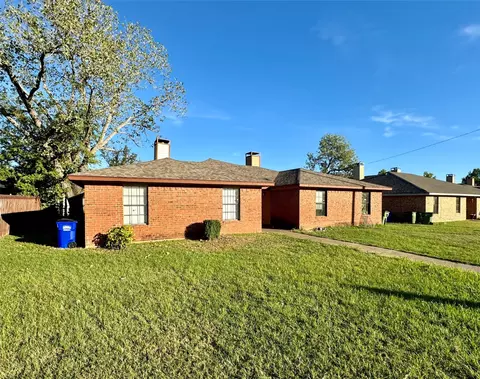 2824 Cottonwood Ln, Balch Springs, TX 75180