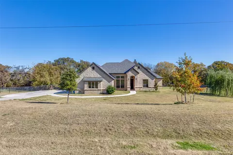Exterior - 332 Trinity Ave, Azle, TX 76020 photo 6 of 6
