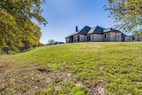 Exterior - 332 Trinity Ave, Azle, TX 76020 photo 3 of 6