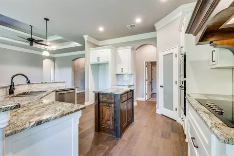 Entry Way - 332 Trinity Ave, Azle, TX 76020 photo 2 of 2
