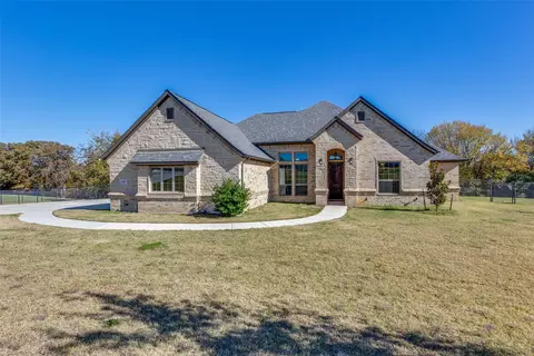 Exterior - 332 Trinity Ave, Azle, TX 76020 photo 1 of 6