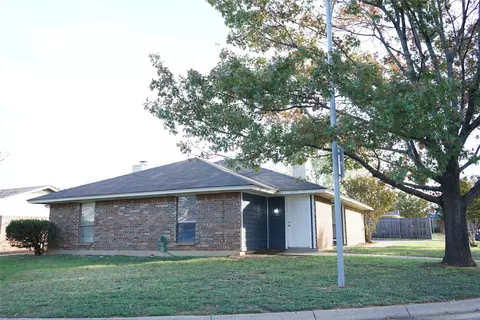 2527 Indigo Ln #2, Arlington, TX 76015