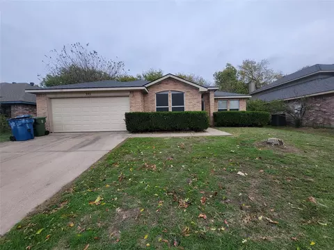 332 Marsha St, Saginaw, TX 76179