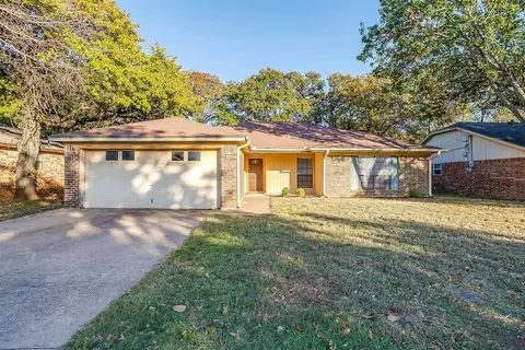 6011 Big Springs Dr, Arlington, TX 76001