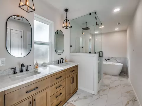 904 Elmwood Ct, Euless, TX 76039