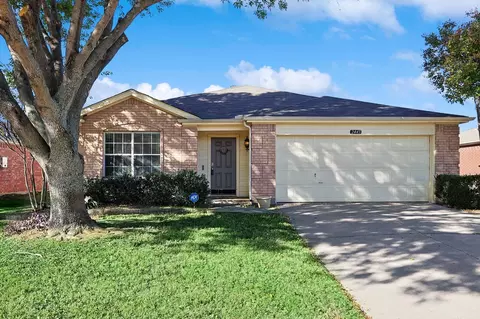 2445 Eagle Mountain Dr, Little Elm, TX 75068