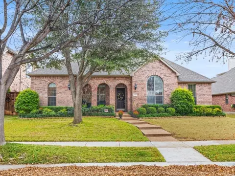 833 Oxford Ct, Lewisville, TX 75056