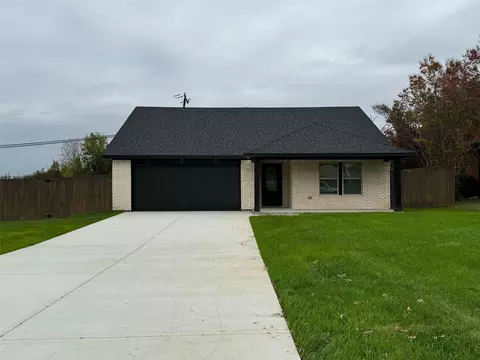 1717 Carverly Dr, Fort Worth, TX 76112
