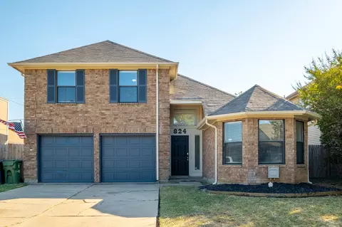 824 Cornfield Dr, Arlington, TX 76017