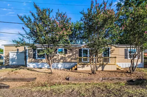 304 E Forgey St, Blooming Grove, TX 76626