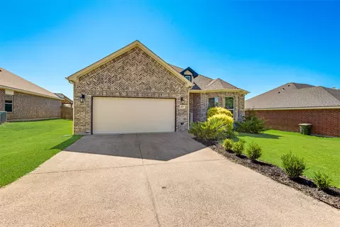 809 S Mulberry St, Ennis, TX 75119