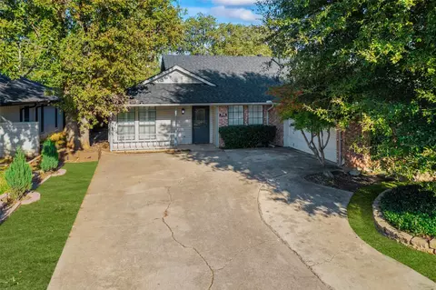 306 Post Oak Dr, Grand Prairie, TX 75050