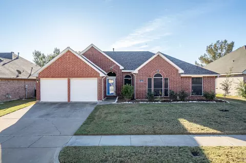 13 Laura Elizabeth Ct, Mansfield, TX 76063