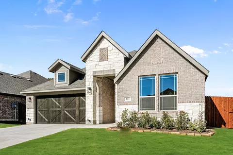 321 Resting Place Rd, Waxahachie, TX 75165