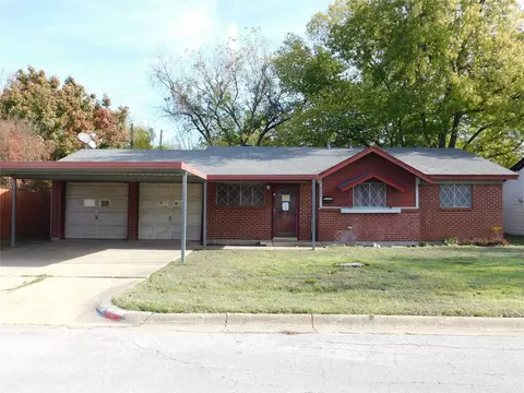 3636 Larry St, Haltom City, TX 76117