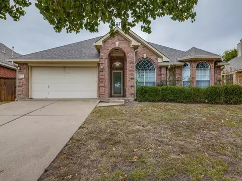 404 E Lynn Creek Dr, Arlington, TX 76002