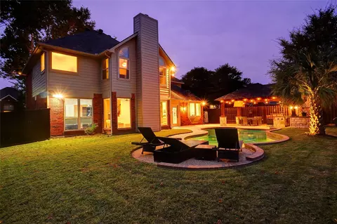 1922 Waterford Dr, Grapevine, TX 76051