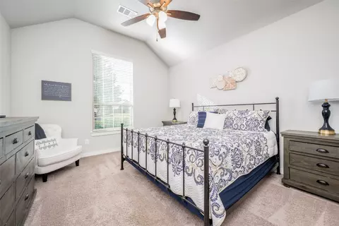 712 8th St, Argyle, TX 76226