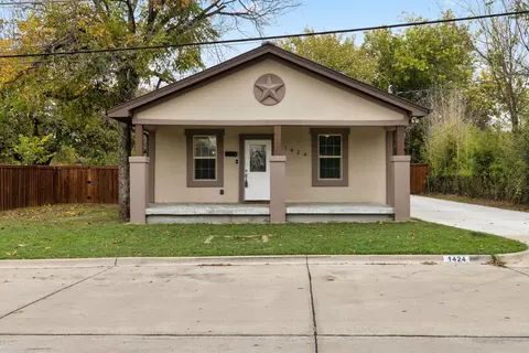 1424 Woods Ln, Haltom City, TX 76117