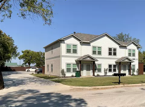 207 W Cloud St, Gainesville, TX 76240